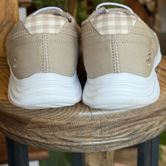 Skechers women’s boat shoe very good condition size 10, beige plush comfort - Picture 6 of 13